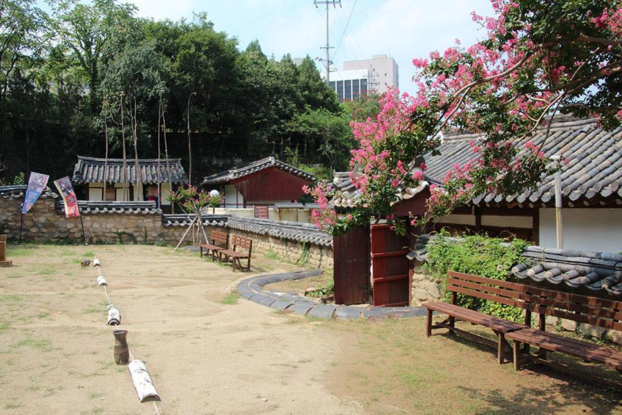 Former Guamseowon Hanok Guesthouse Тэгу Экстерьер фото