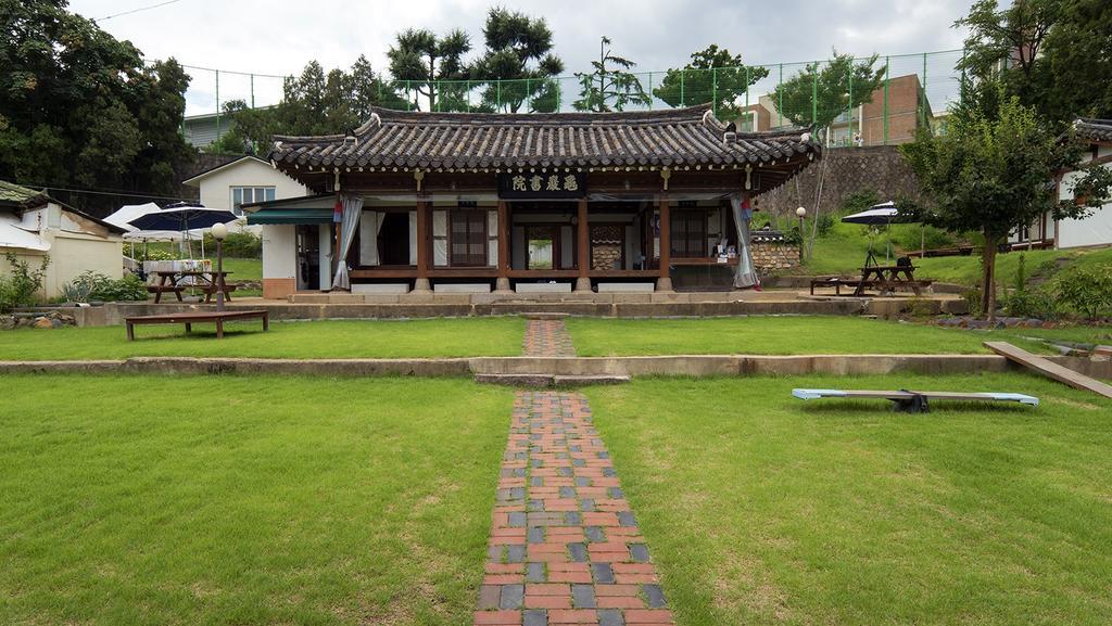 Former Guamseowon Hanok Guesthouse Тэгу Экстерьер фото