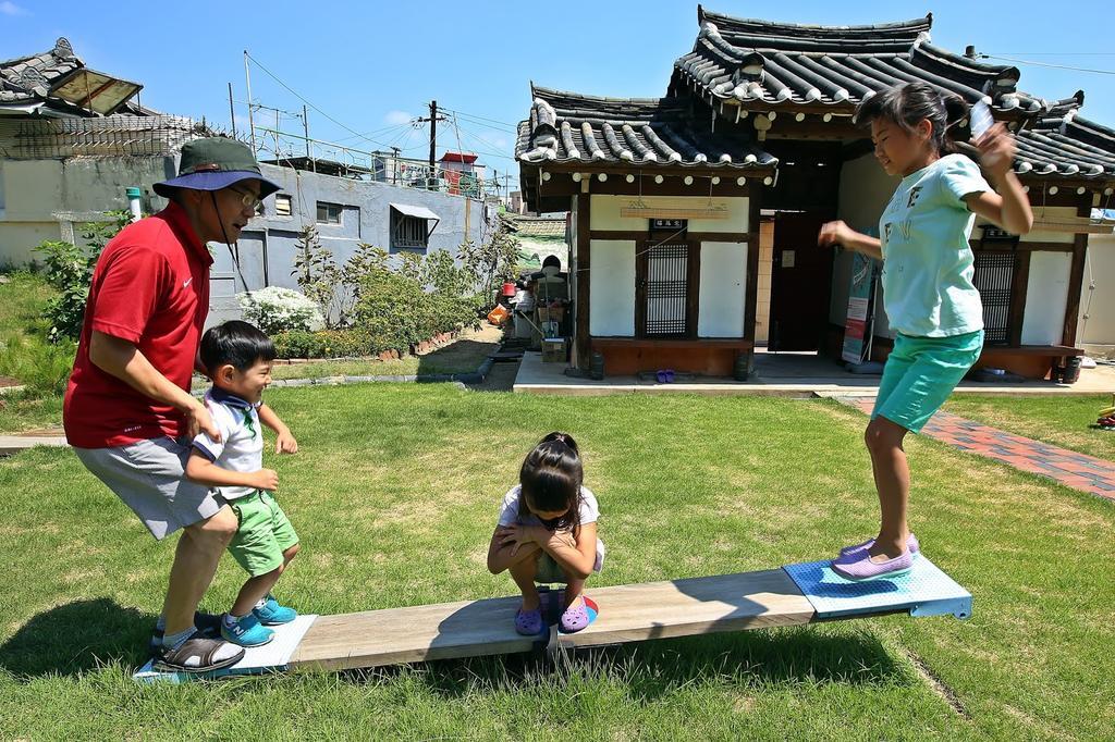 Former Guamseowon Hanok Guesthouse Тэгу Экстерьер фото