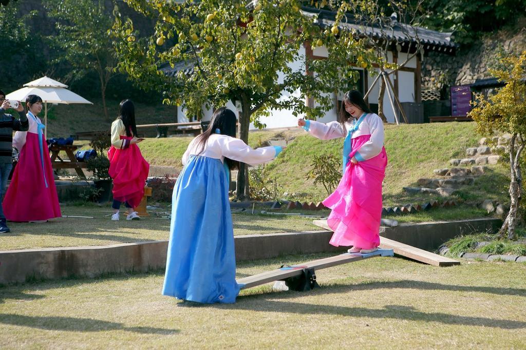 Former Guamseowon Hanok Guesthouse Тэгу Экстерьер фото