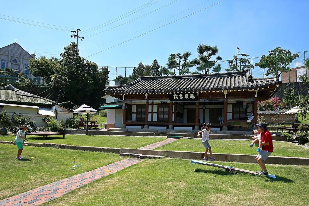 Former Guamseowon Hanok Guesthouse Тэгу Экстерьер фото