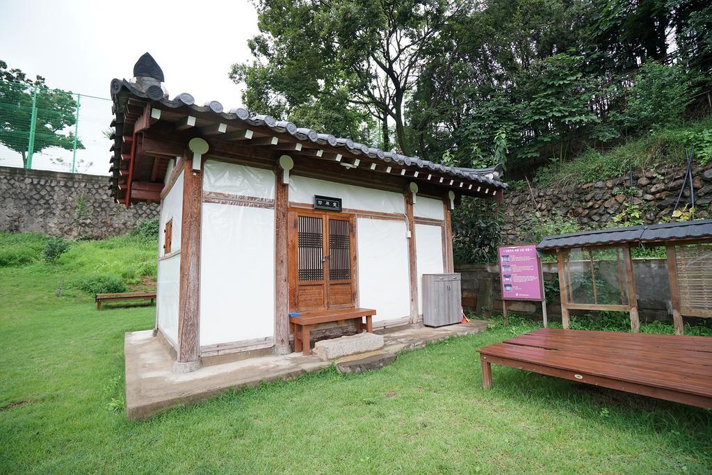 Former Guamseowon Hanok Guesthouse Тэгу Экстерьер фото