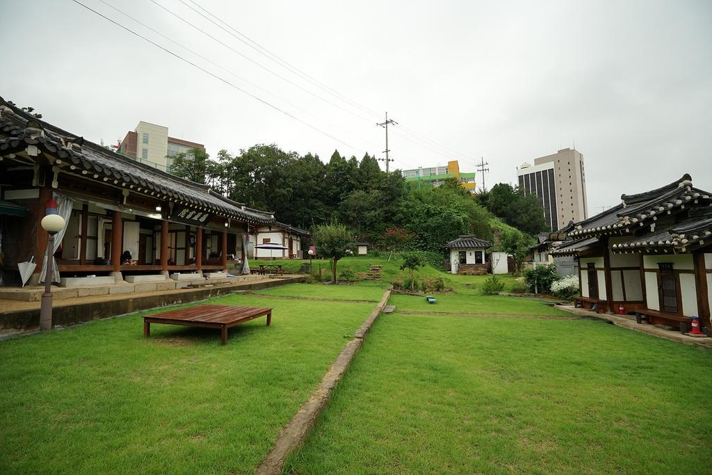 Former Guamseowon Hanok Guesthouse Тэгу Экстерьер фото