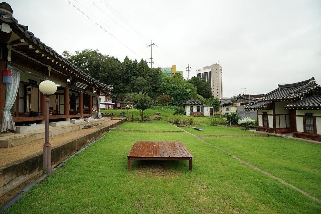 Former Guamseowon Hanok Guesthouse Тэгу Экстерьер фото