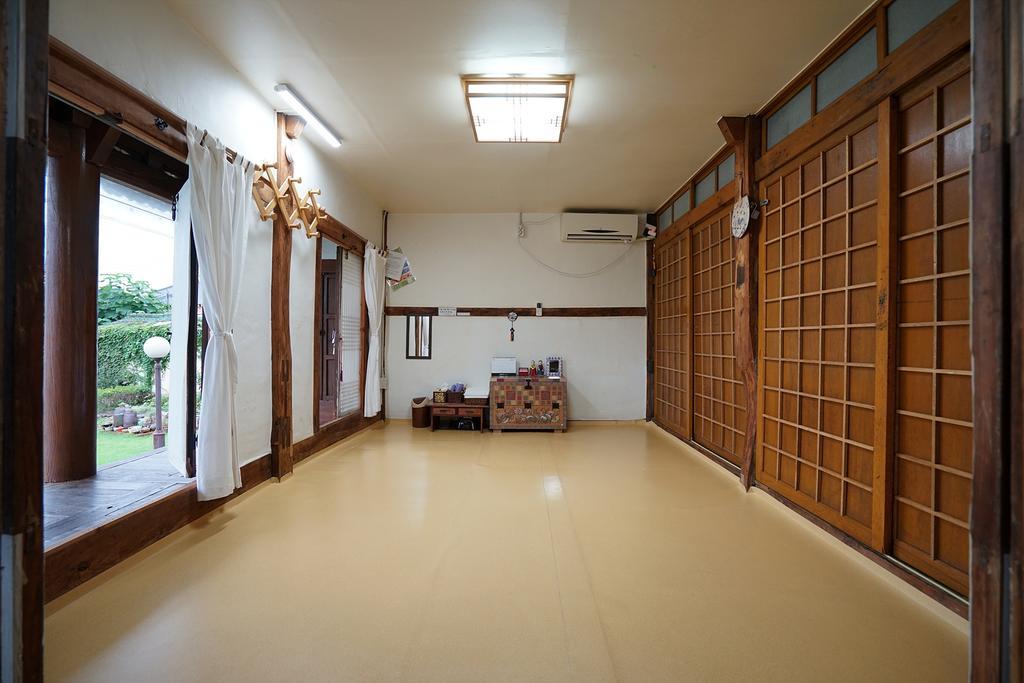 Former Guamseowon Hanok Guesthouse Тэгу Экстерьер фото